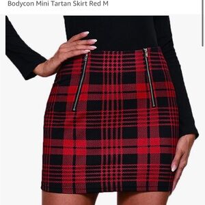 New Medium red plaid skirt